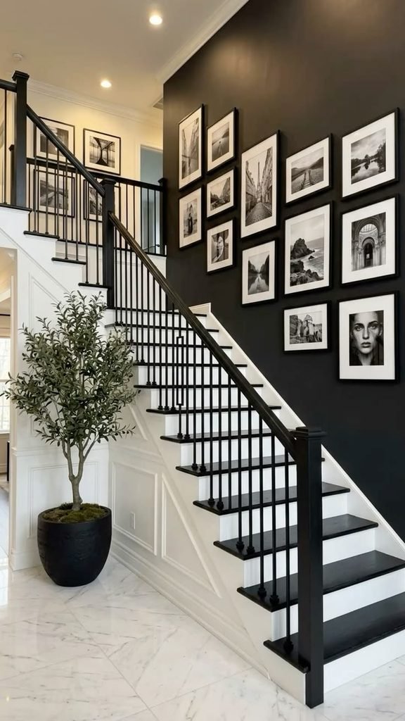 Monochrome photo gallery