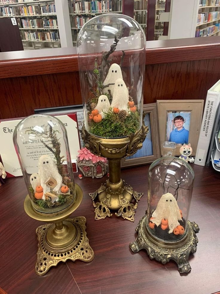 Halloween cloche display with miniature haunted house